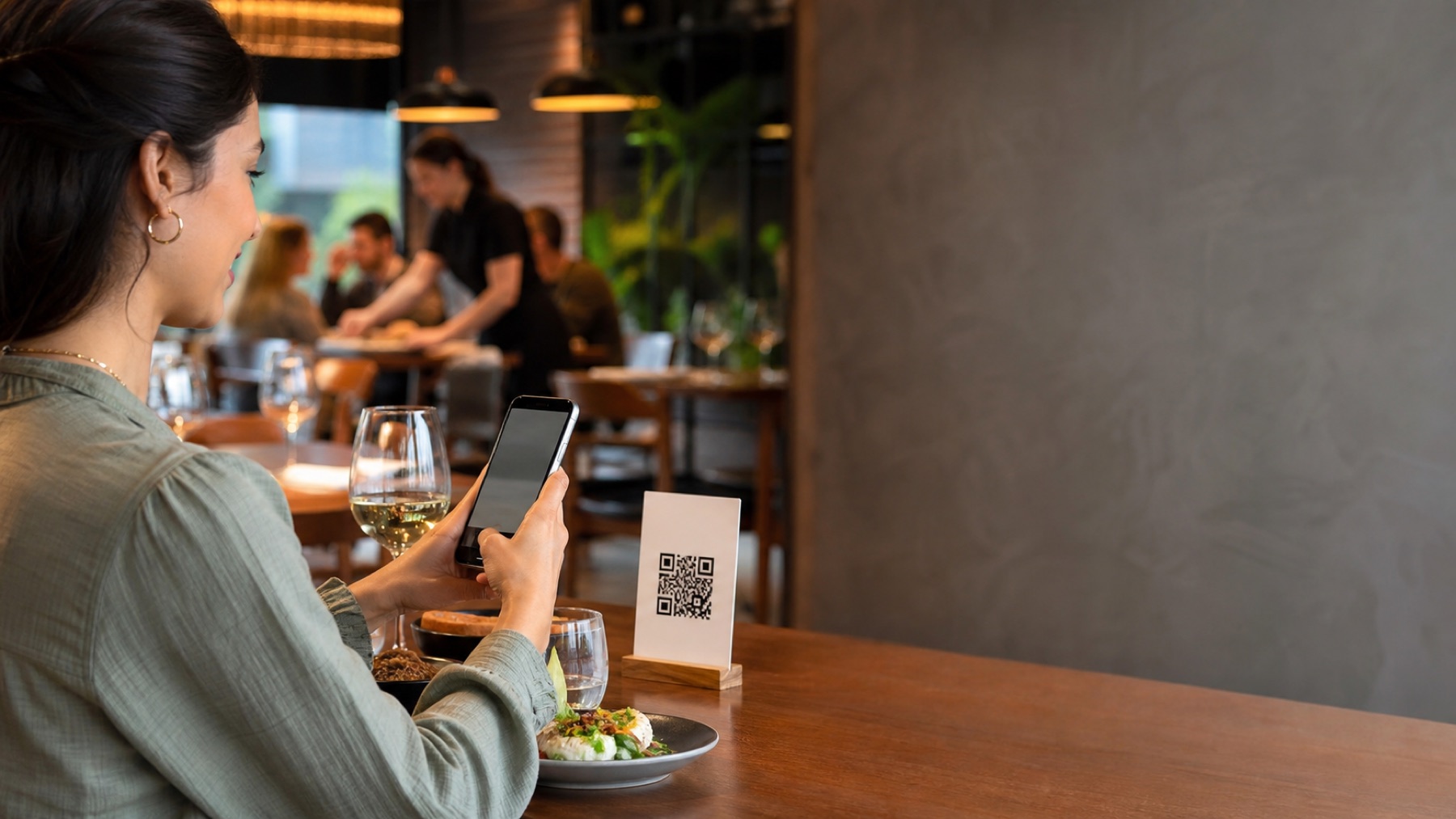Guest scanning a Voitly QR code at a restaurant table